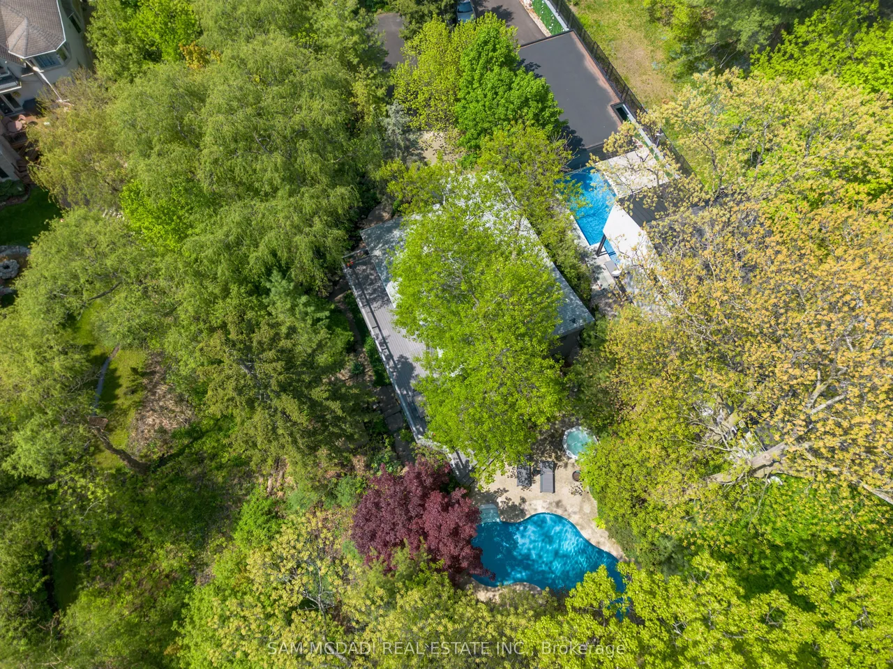 1273 Queen Victoria Avenue — photo 49