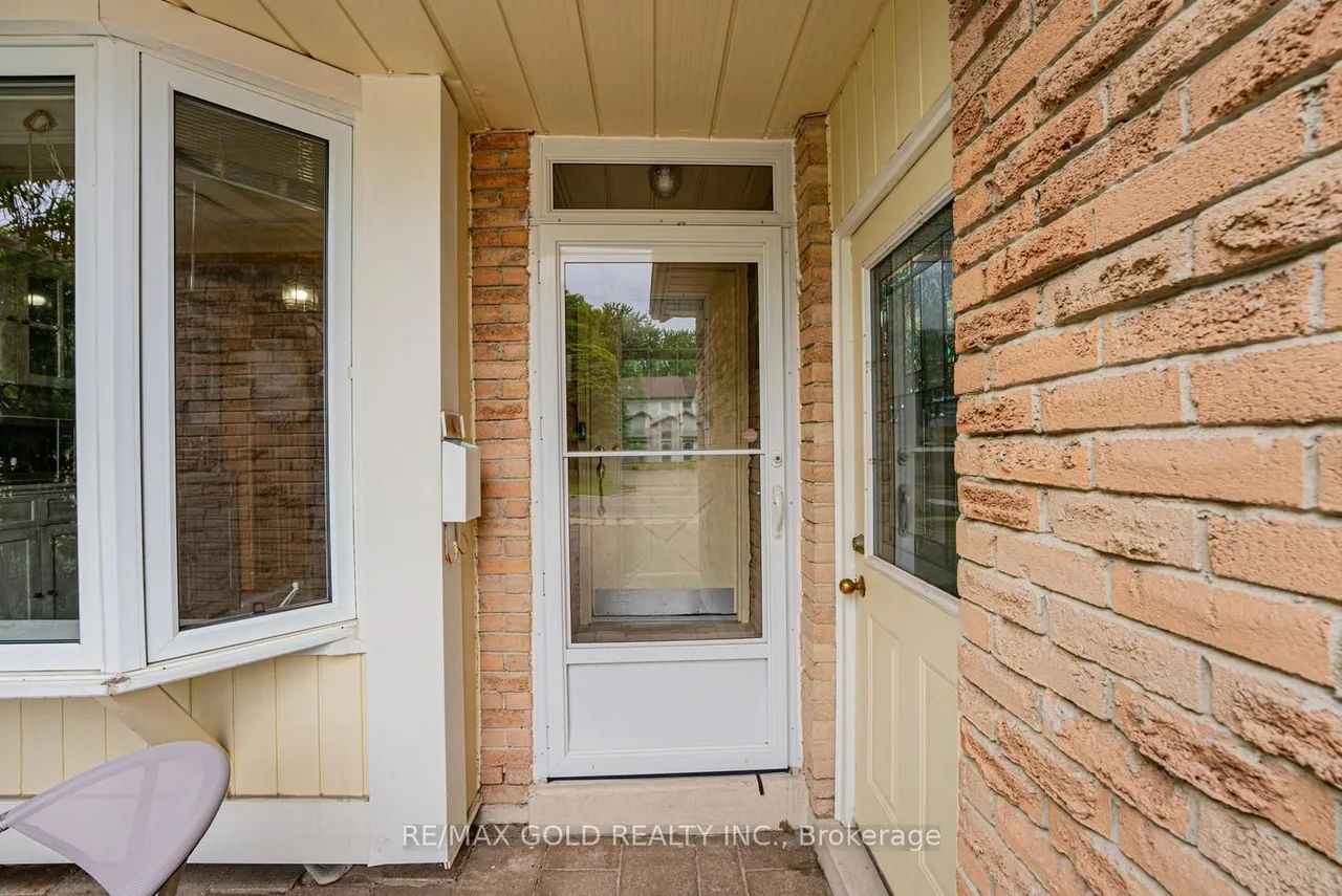 1 Wolverton Crescent — photo 3