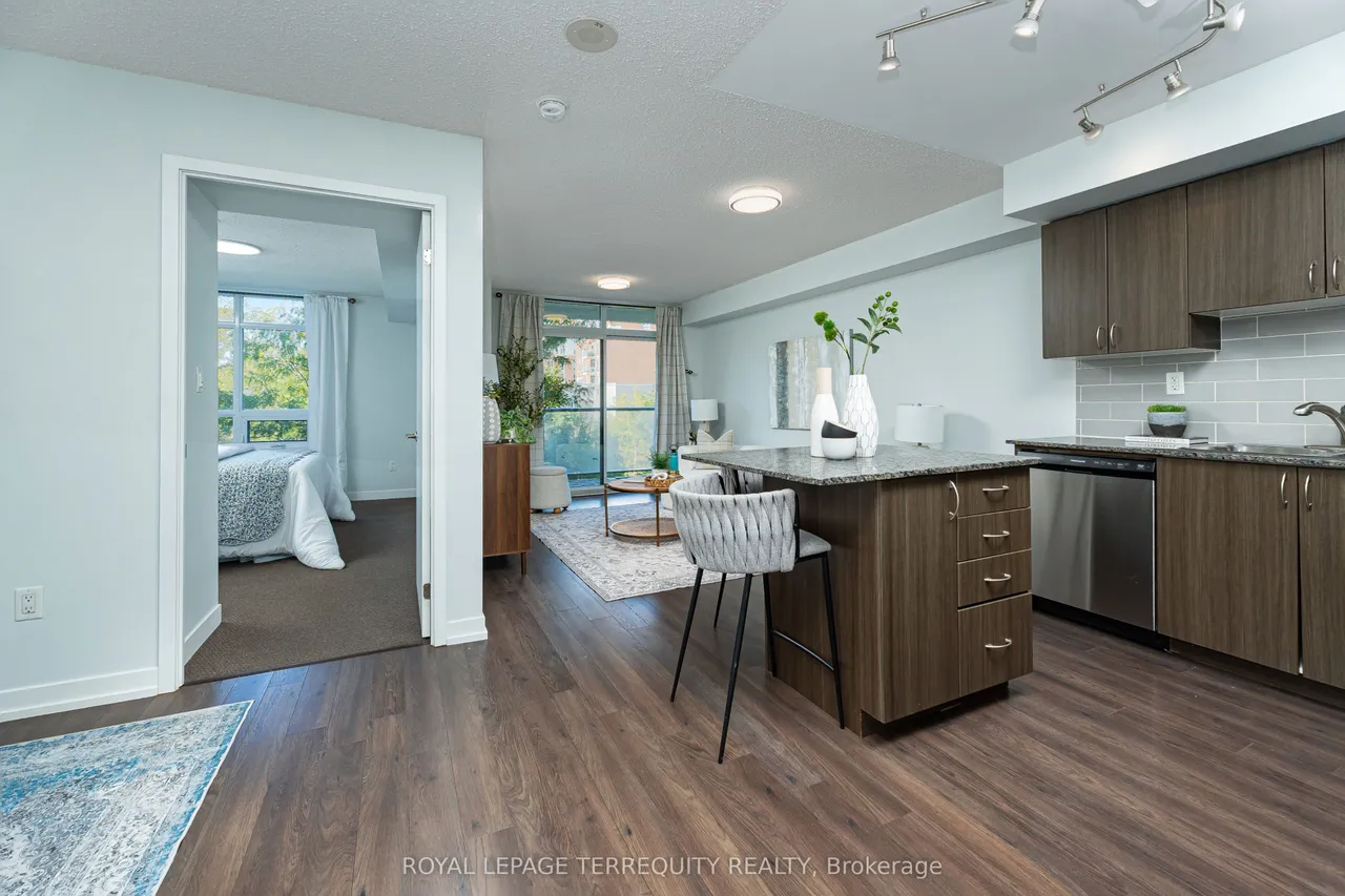 816 Lansdowne Avenue, Unit 320 — photo 3