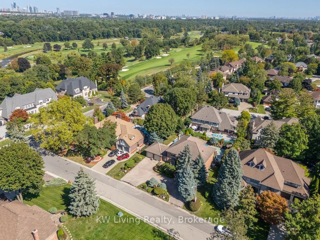 1070 Geran Crescent — photo 45