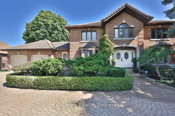 1070 Geran Crescent — photo 2