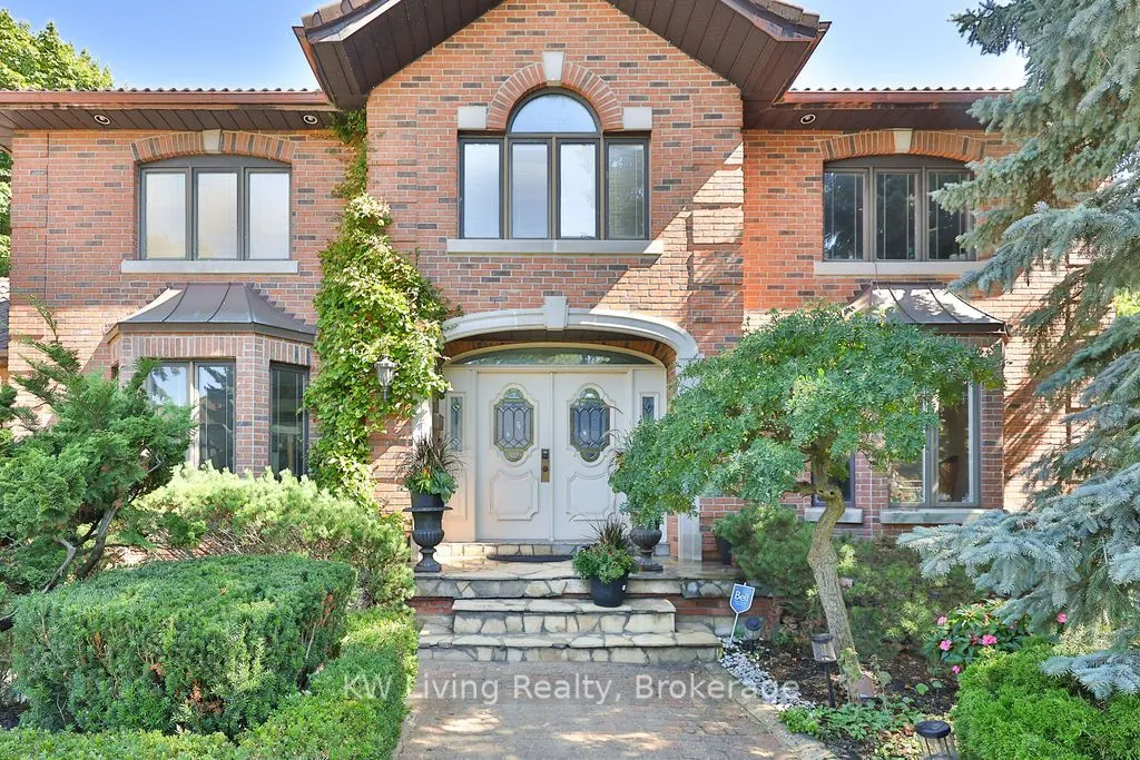1070 Geran Crescent — photo 3