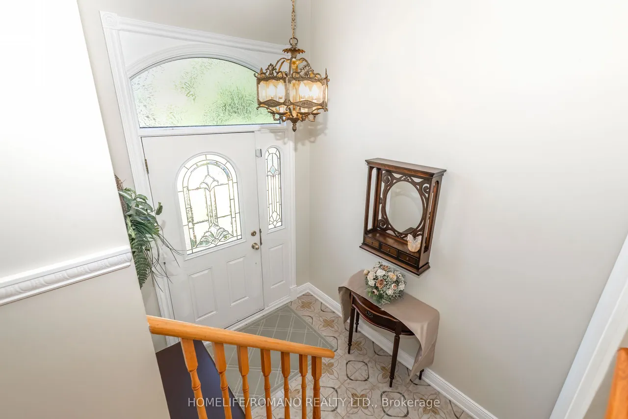 915 Lovingston Crescent — photo 3