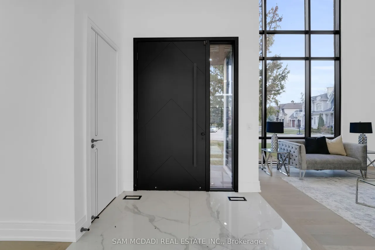 468 Saville Crescent — photo 3