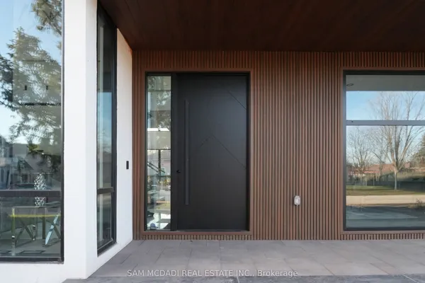 468 Saville Crescent — photo 2