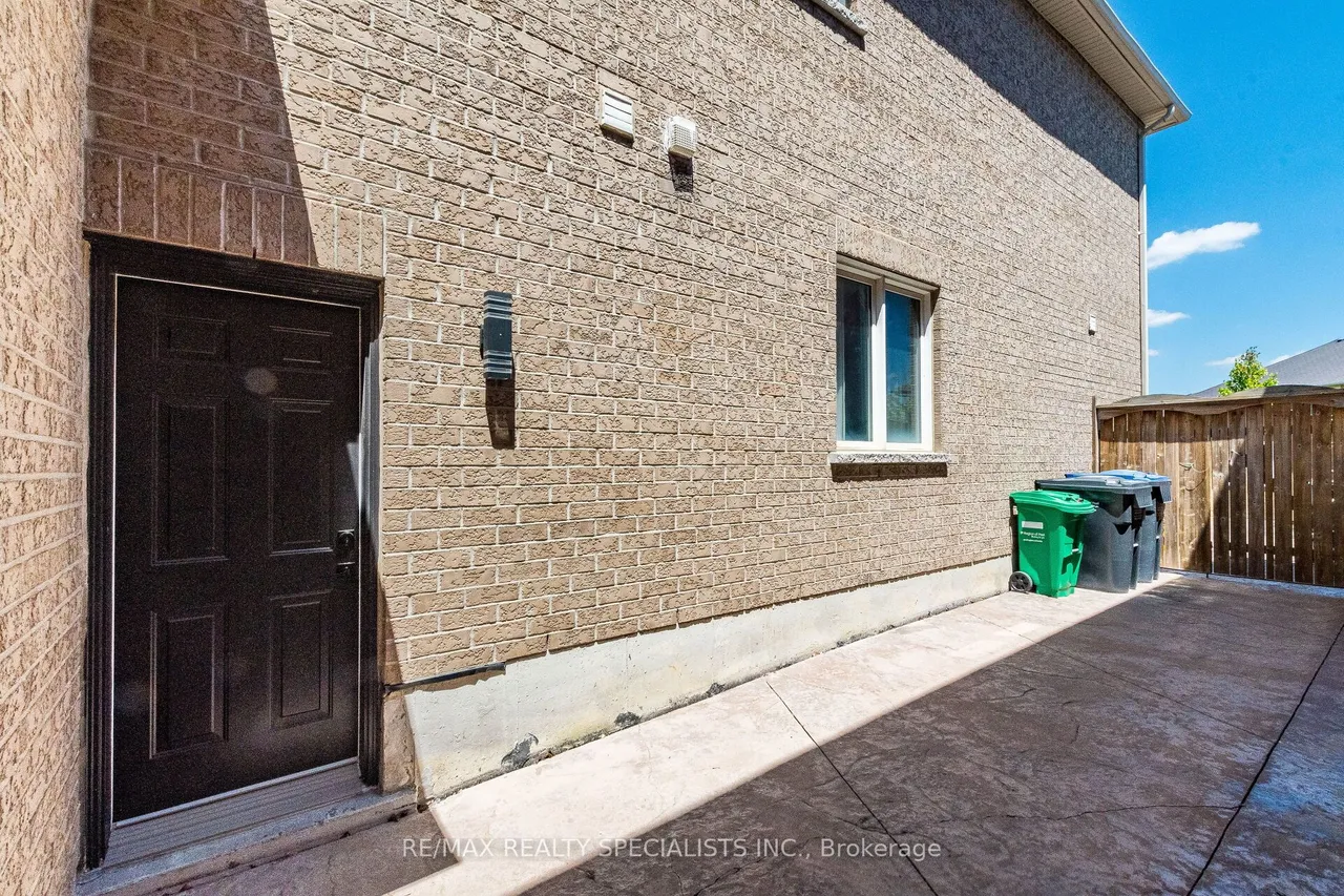 49 Maisonneuve Boulevard — photo 50
