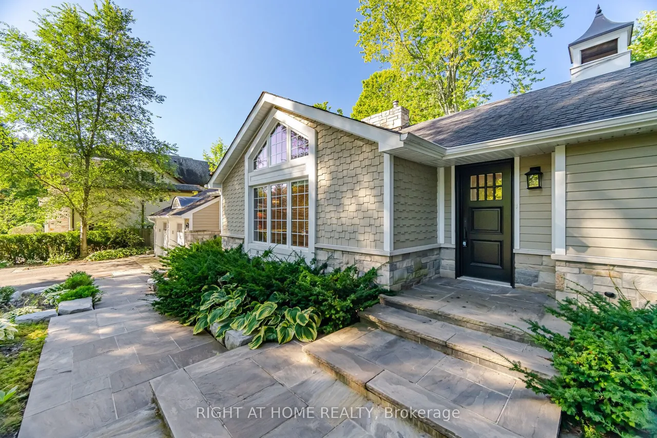 1037 Lakeshore Road W — photo 3