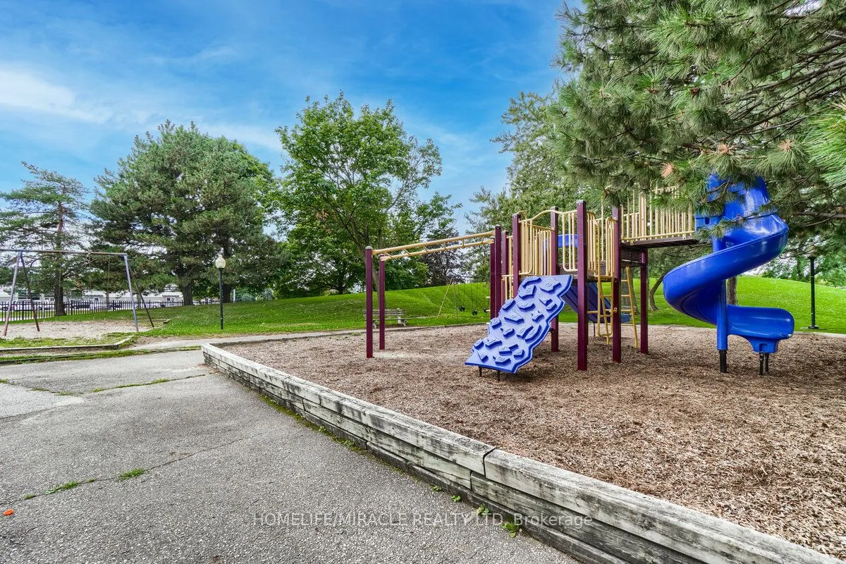 15 Kensington Road, Unit 1703 — photo 35