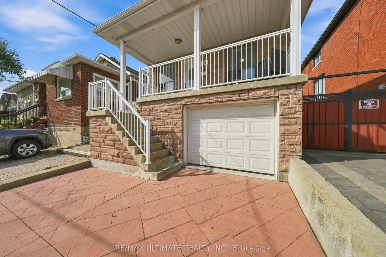 372 Blackthorn Avenue — photo 2