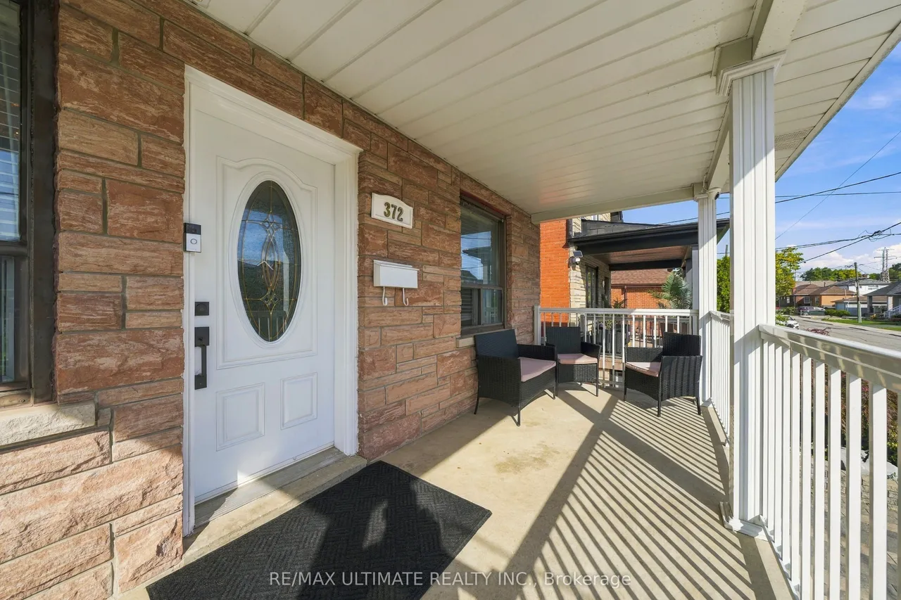 372 Blackthorn Avenue — photo 3