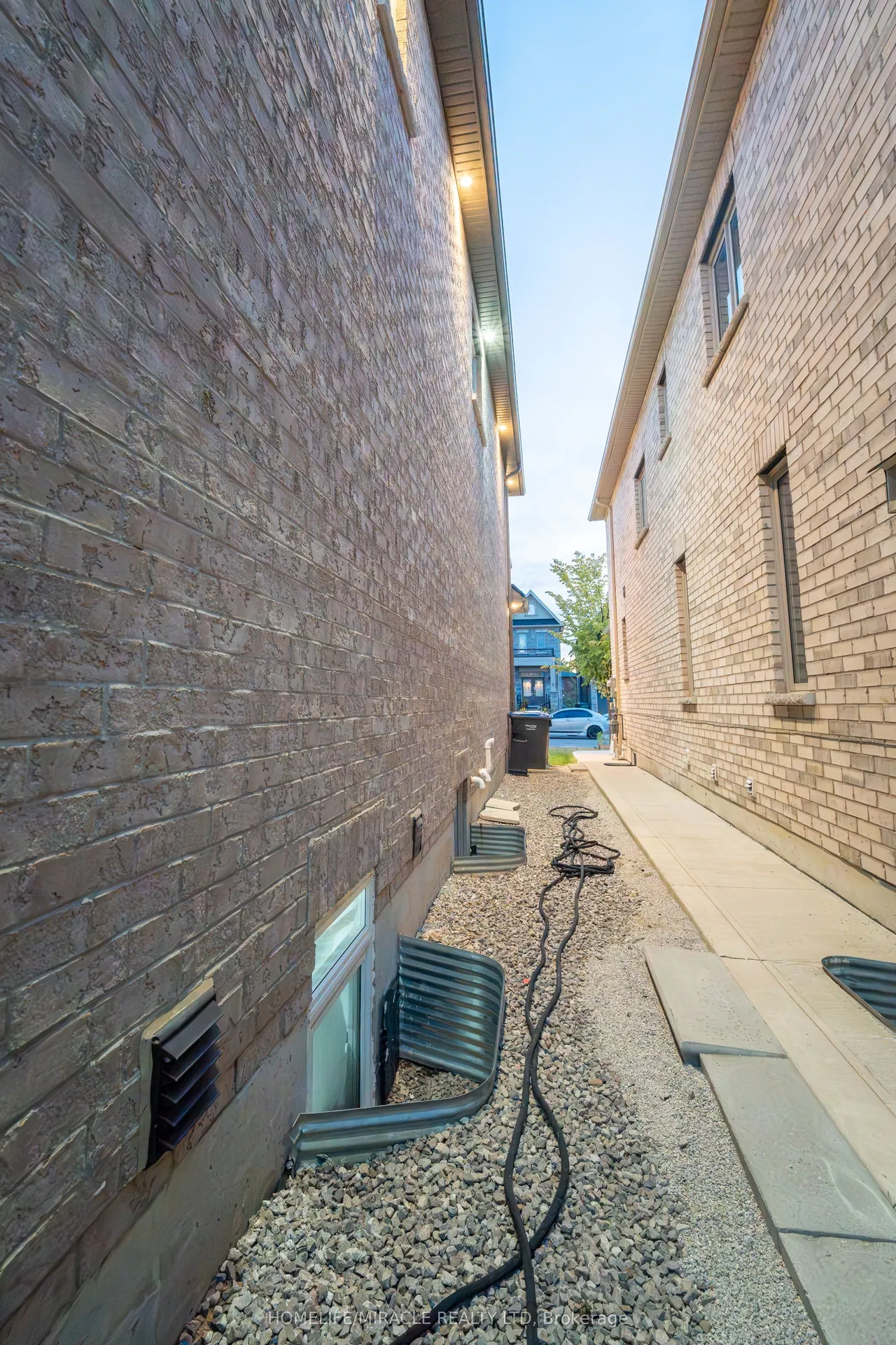 23 HENDRICKS Crescent — photo 37