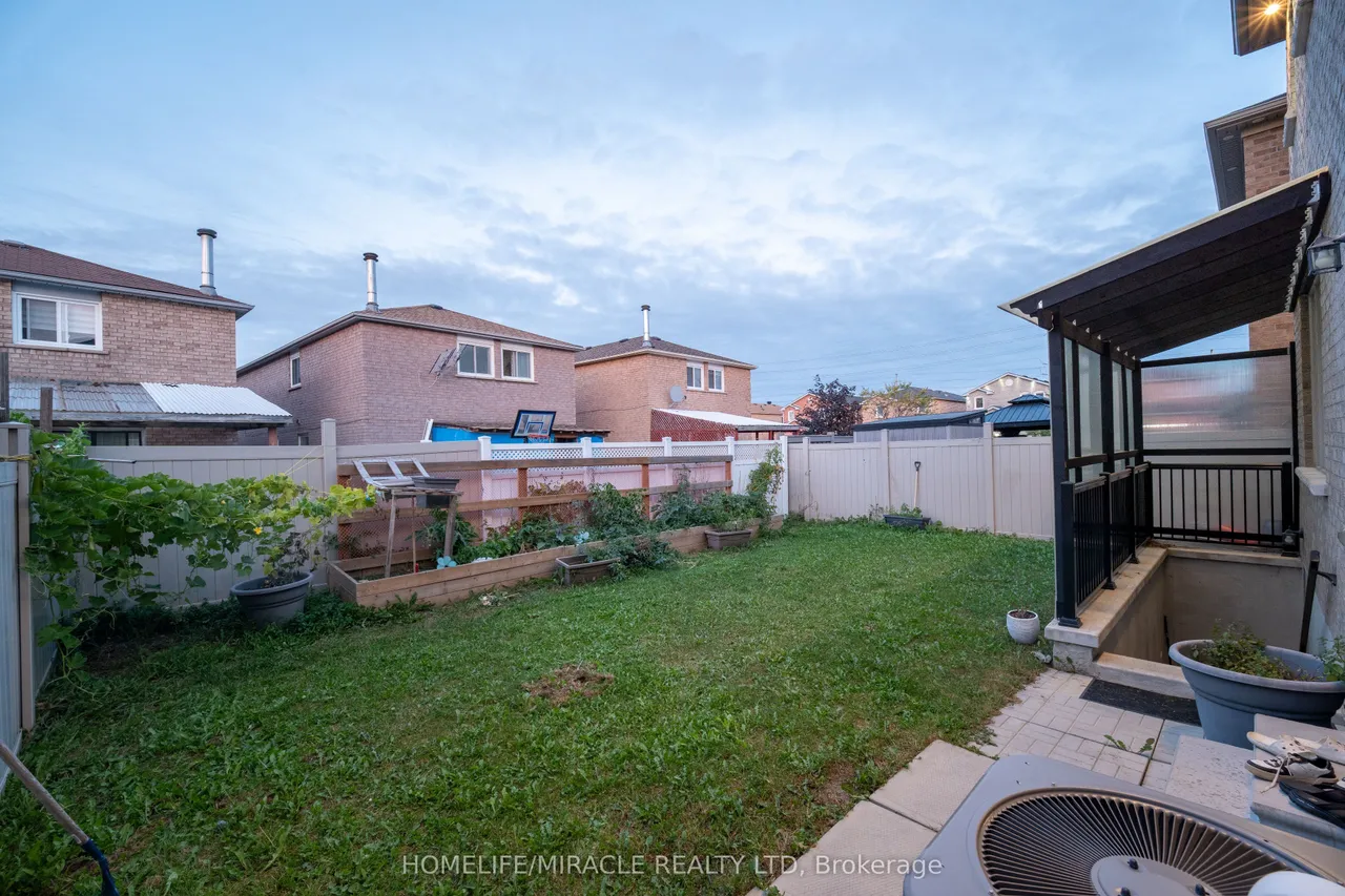 23 HENDRICKS Crescent — photo 36