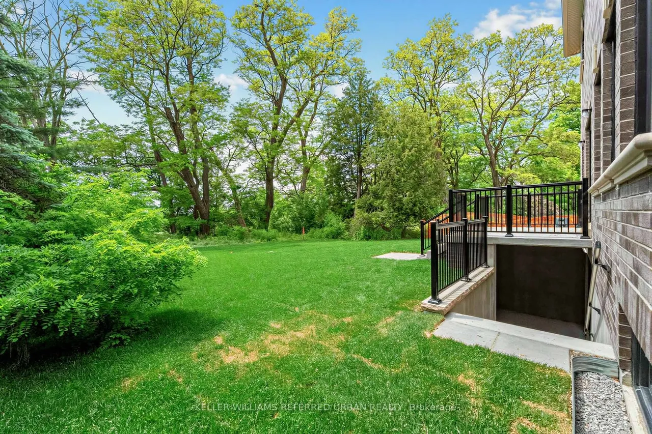1429 Dundas Crescent — photo 39