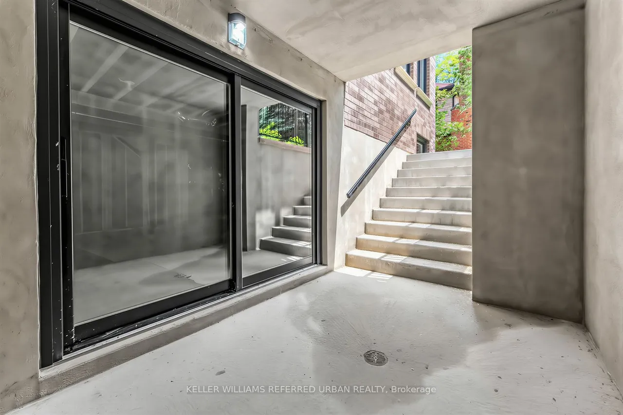 1429 Dundas Crescent — photo 40