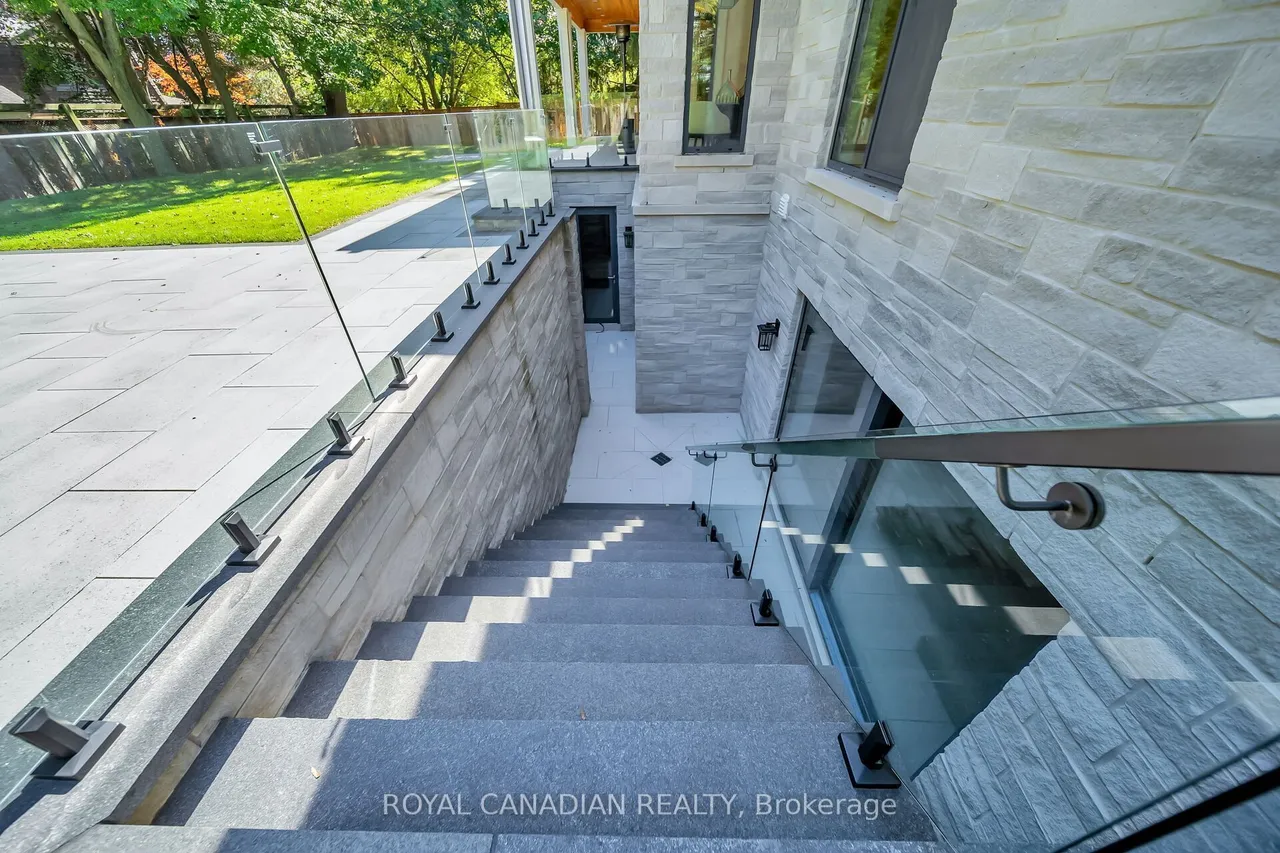 1470 Albion Avenue — photo 49