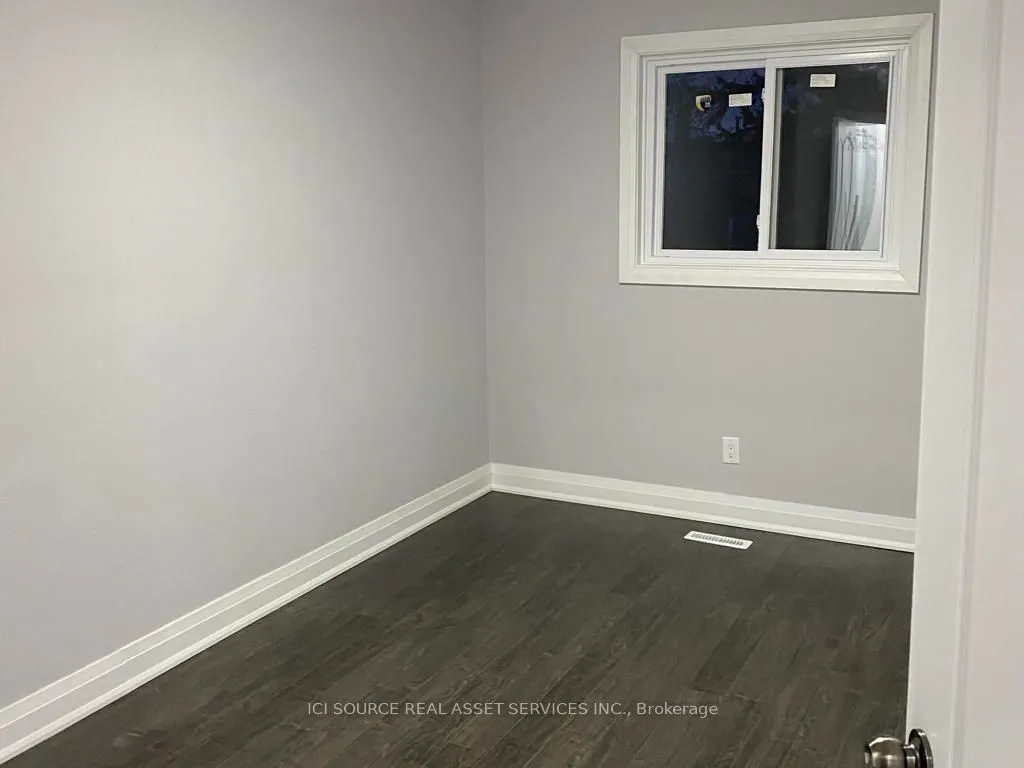 77 Newbridge Crescent — photo 3