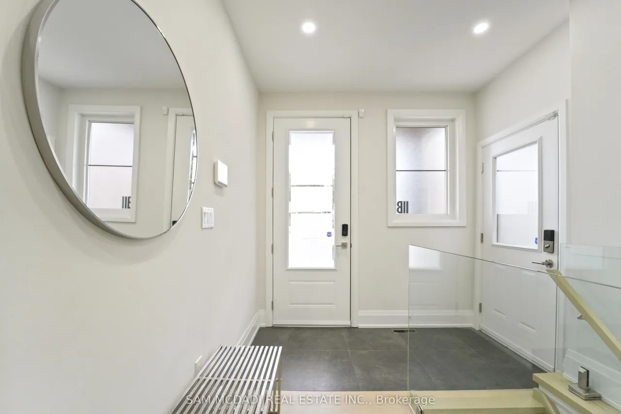 11B Maple Avenue N — photo 3