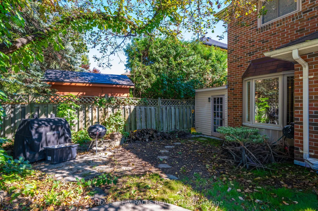 9 Iris Crescent — photo 44
