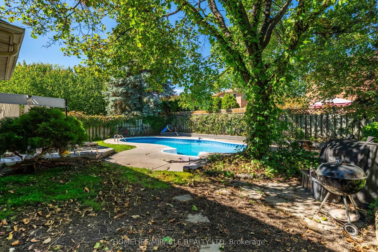 9 Iris Crescent — photo 45