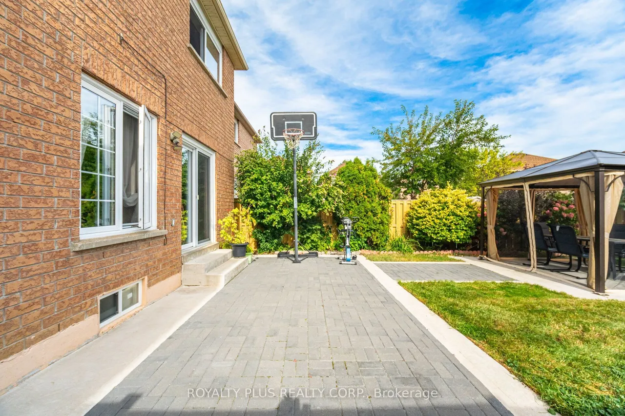 77 Arthurs Crescent — photo 45
