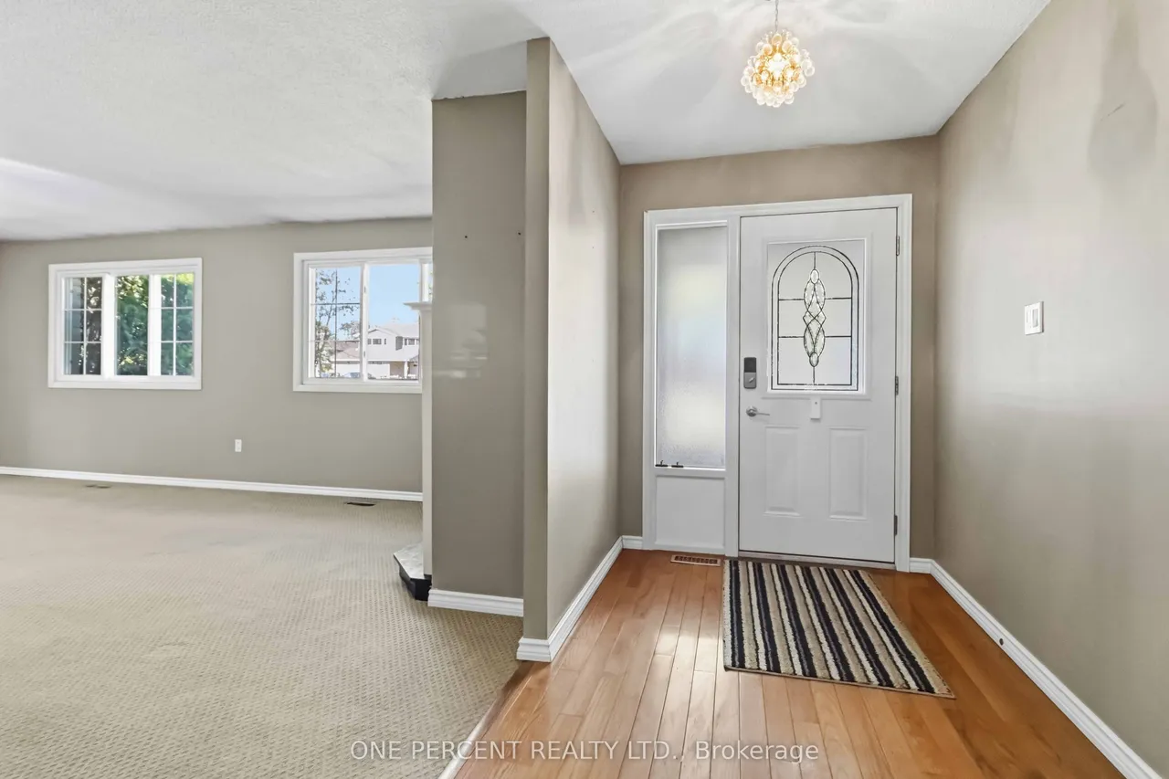 6099 Starfield Crescent — photo 3