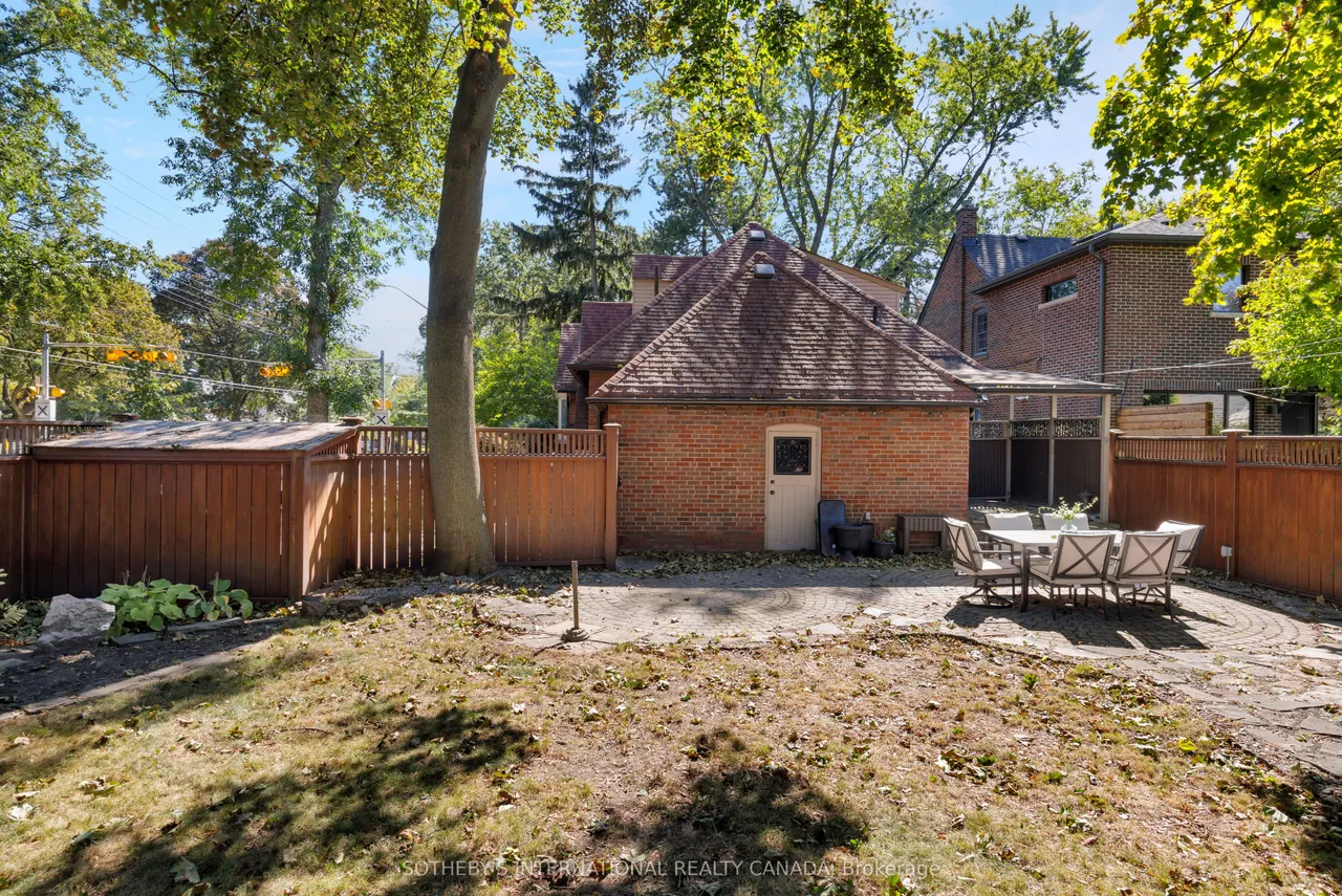 1048 Royal York Road — photo 41