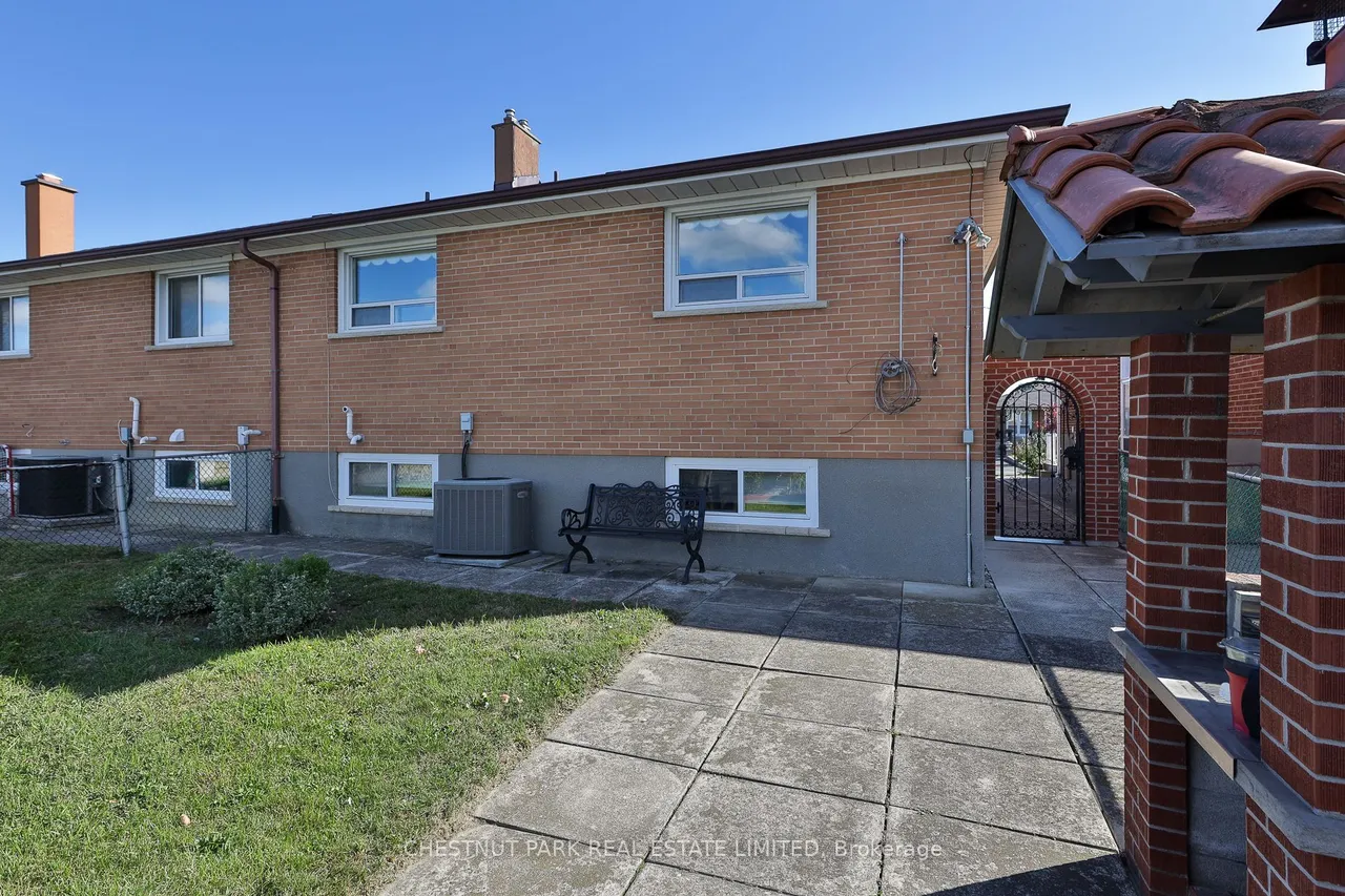 28 Charrington Crescent — photo 42
