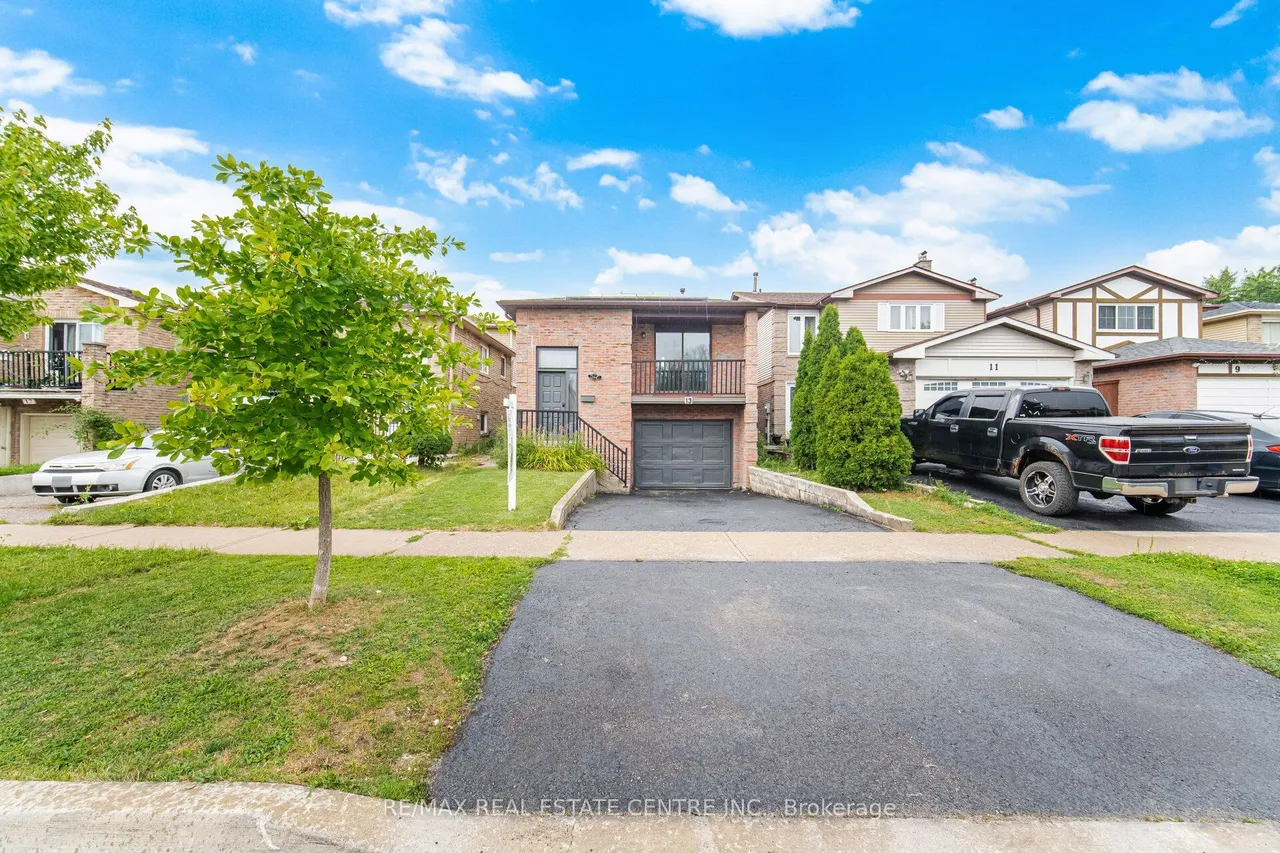 13 Dafoe Crescent — photo 2