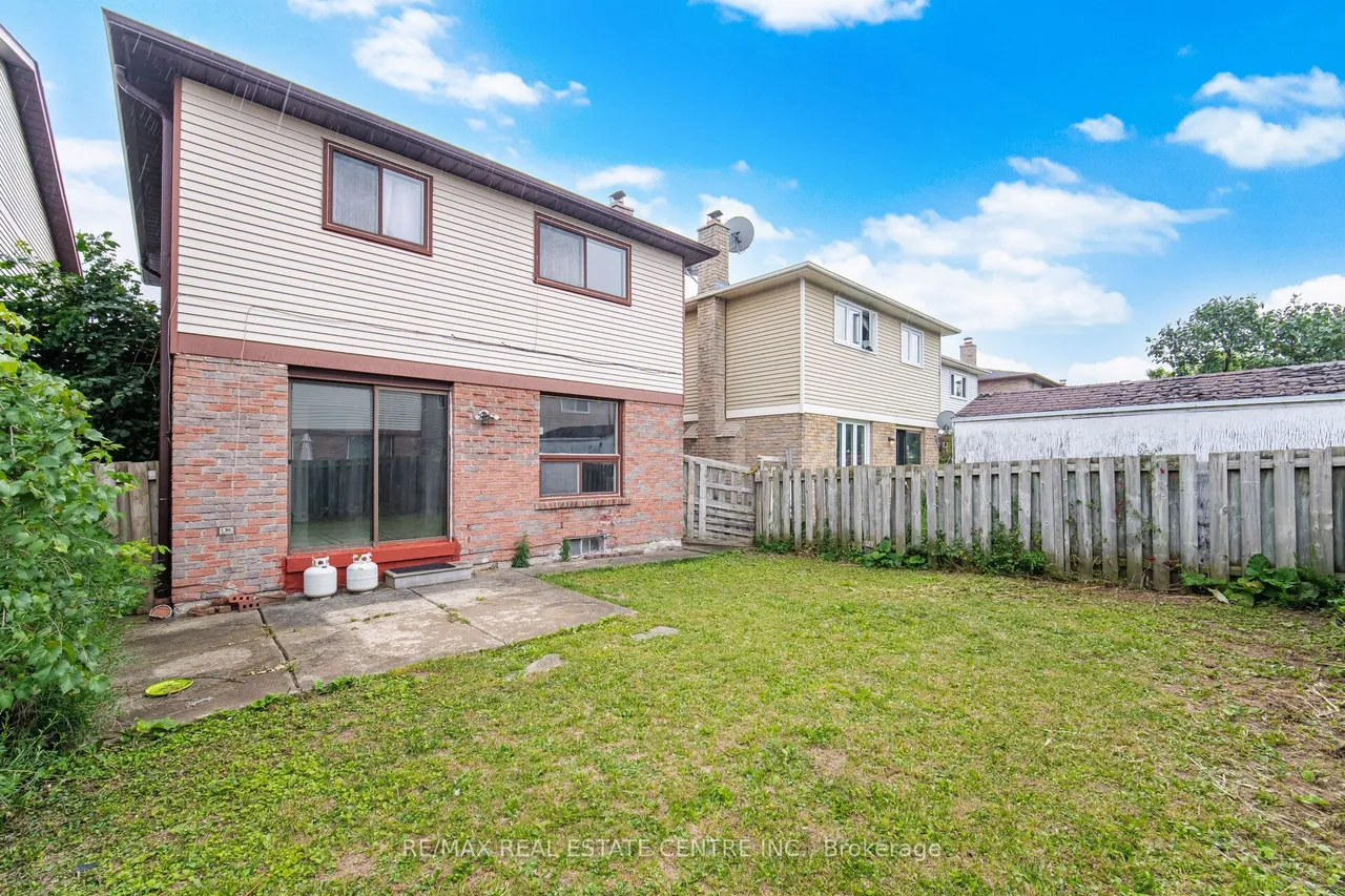 13 Dafoe Crescent — photo 45