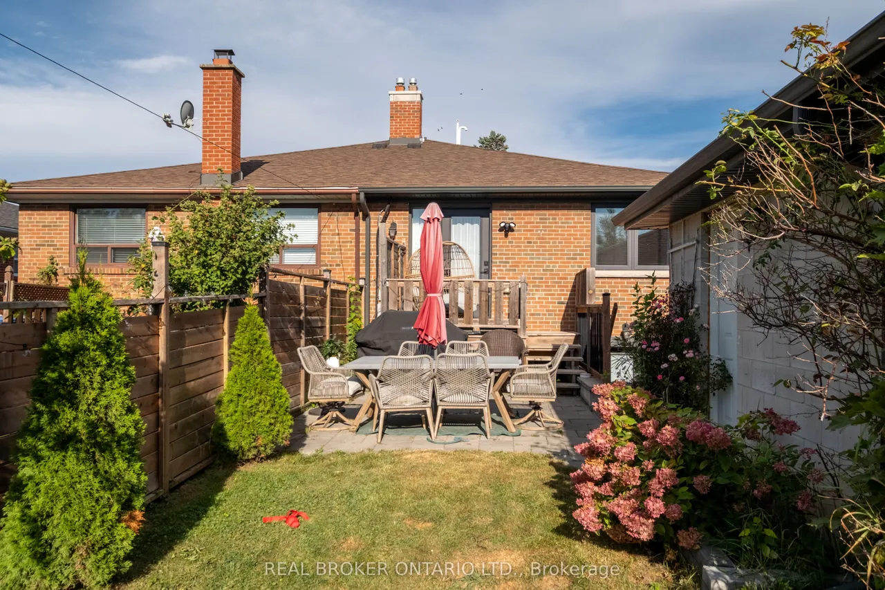 1633 Coram Crescent — photo 49