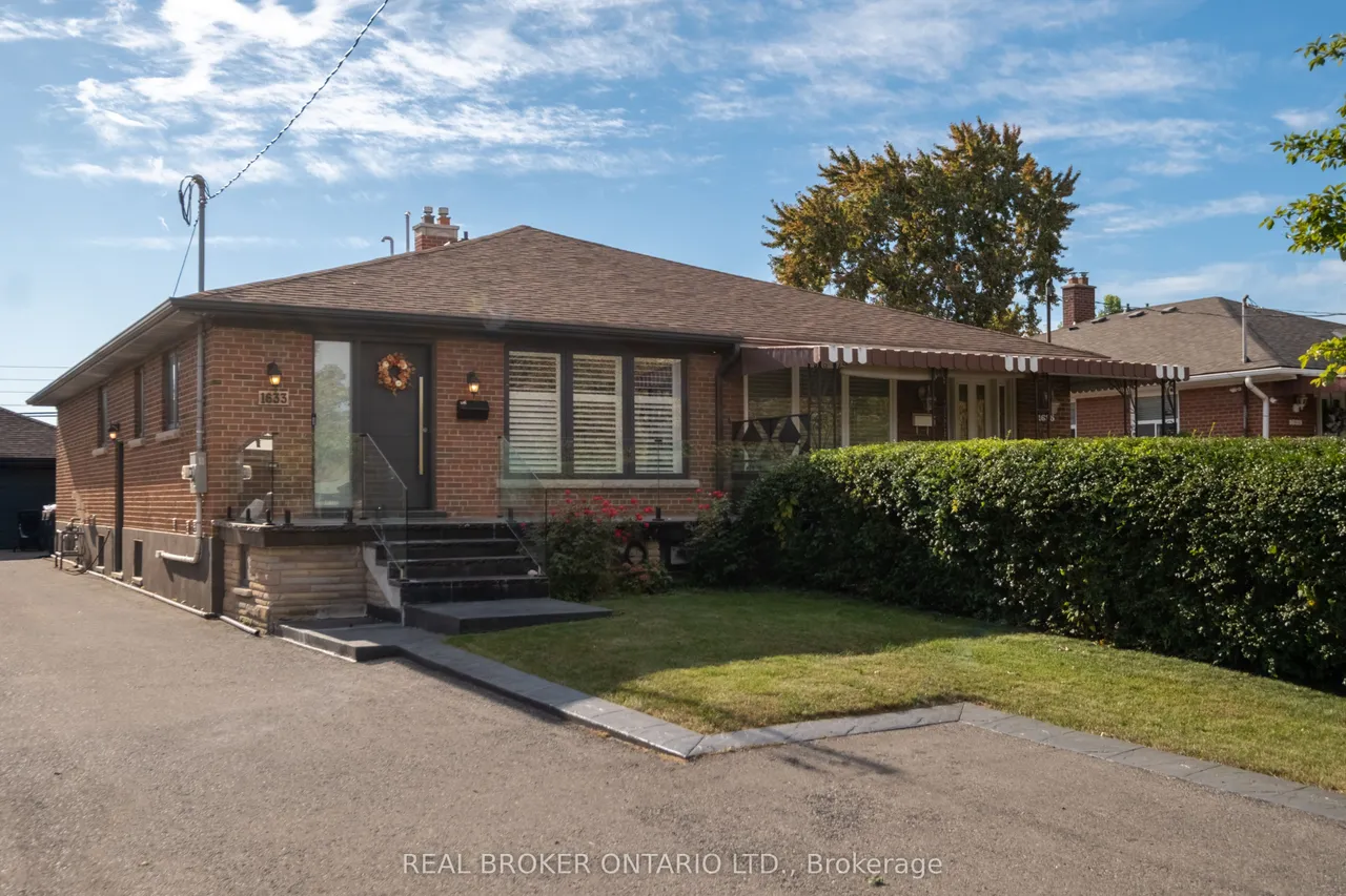 1633 Coram Crescent — photo 2
