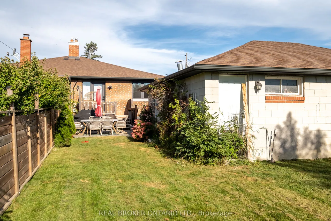 1633 Coram Crescent — photo 50