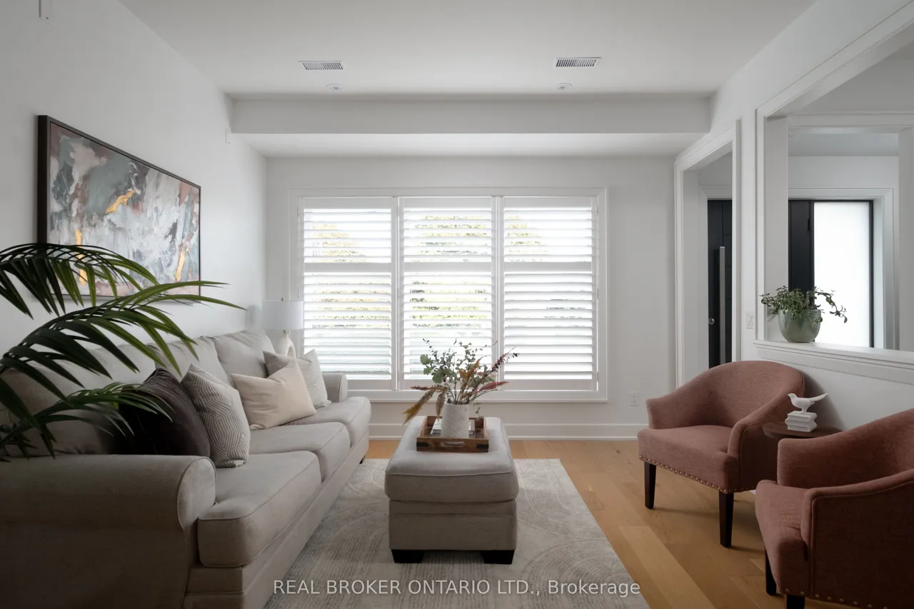 1633 Coram Crescent — photo 3