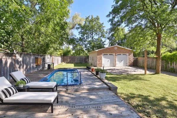 11 Brookside Drive