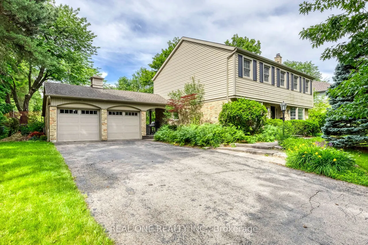 120 Blyth Crescent — photo 3