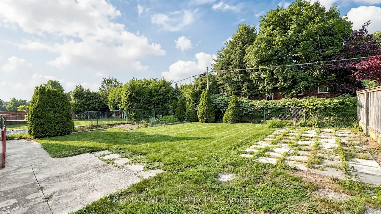 32 Allonsius Drive — photo 40