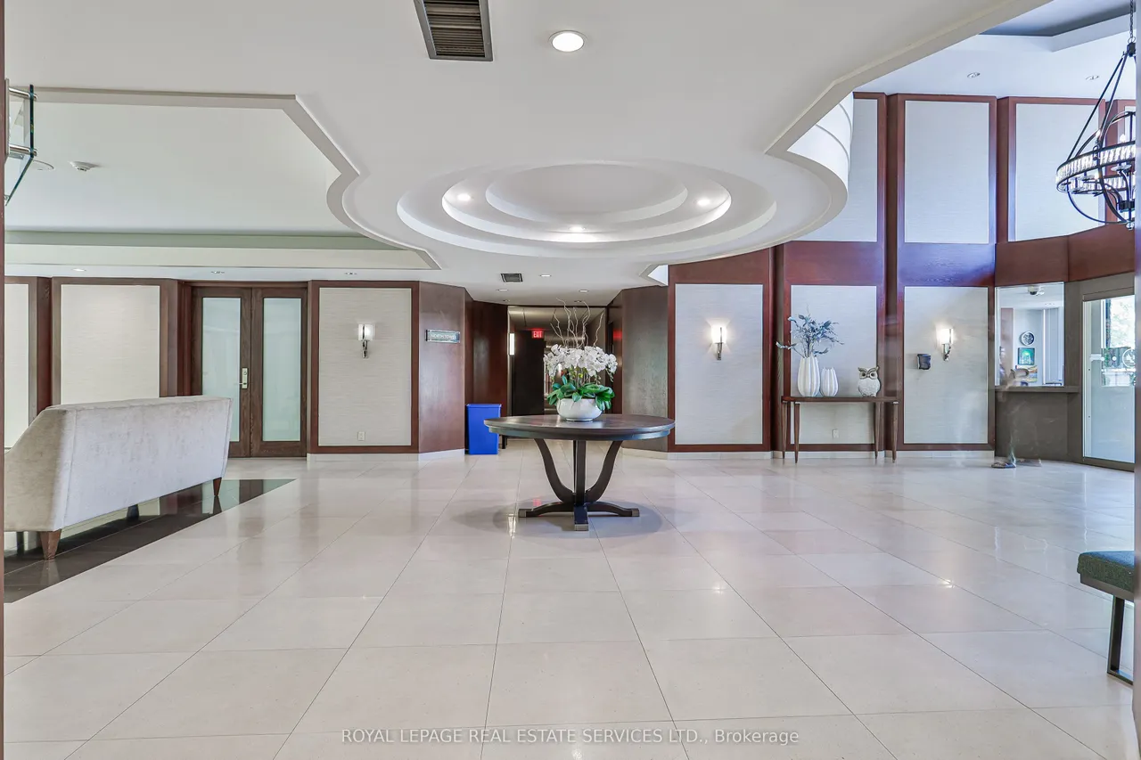 2267 Lake Shore Boulevard W, Unit 1304 — photo 2