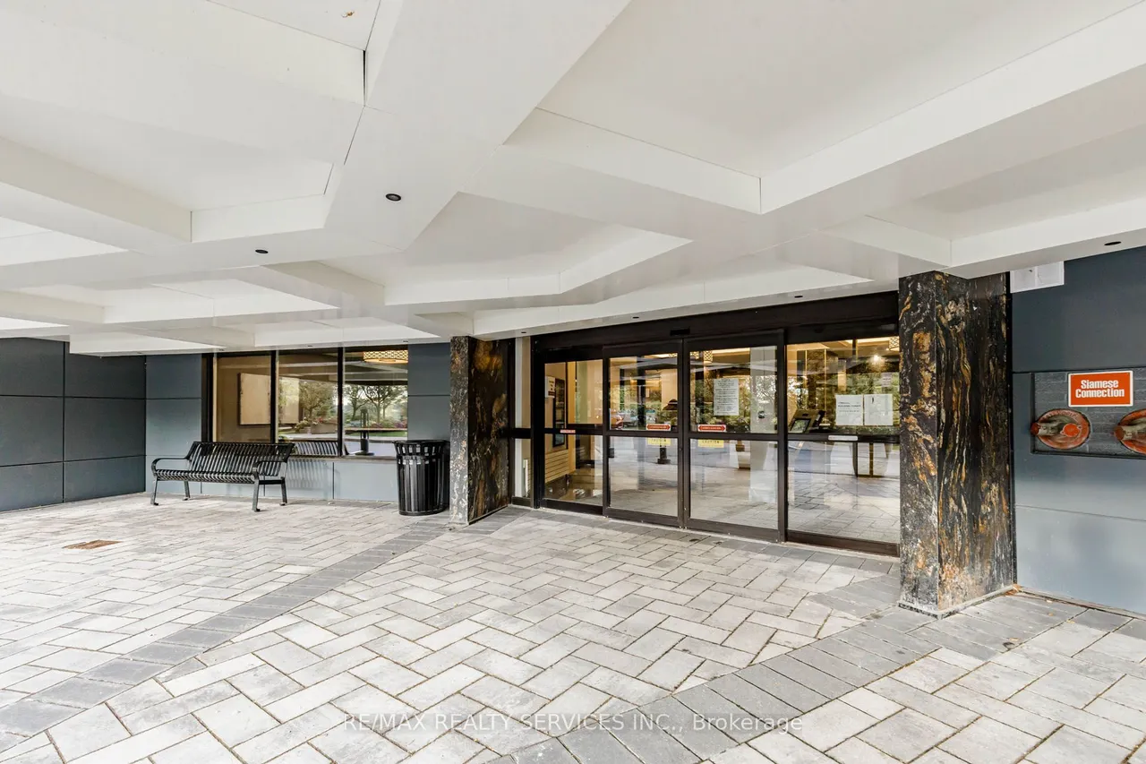 716 The West Mall — photo 3