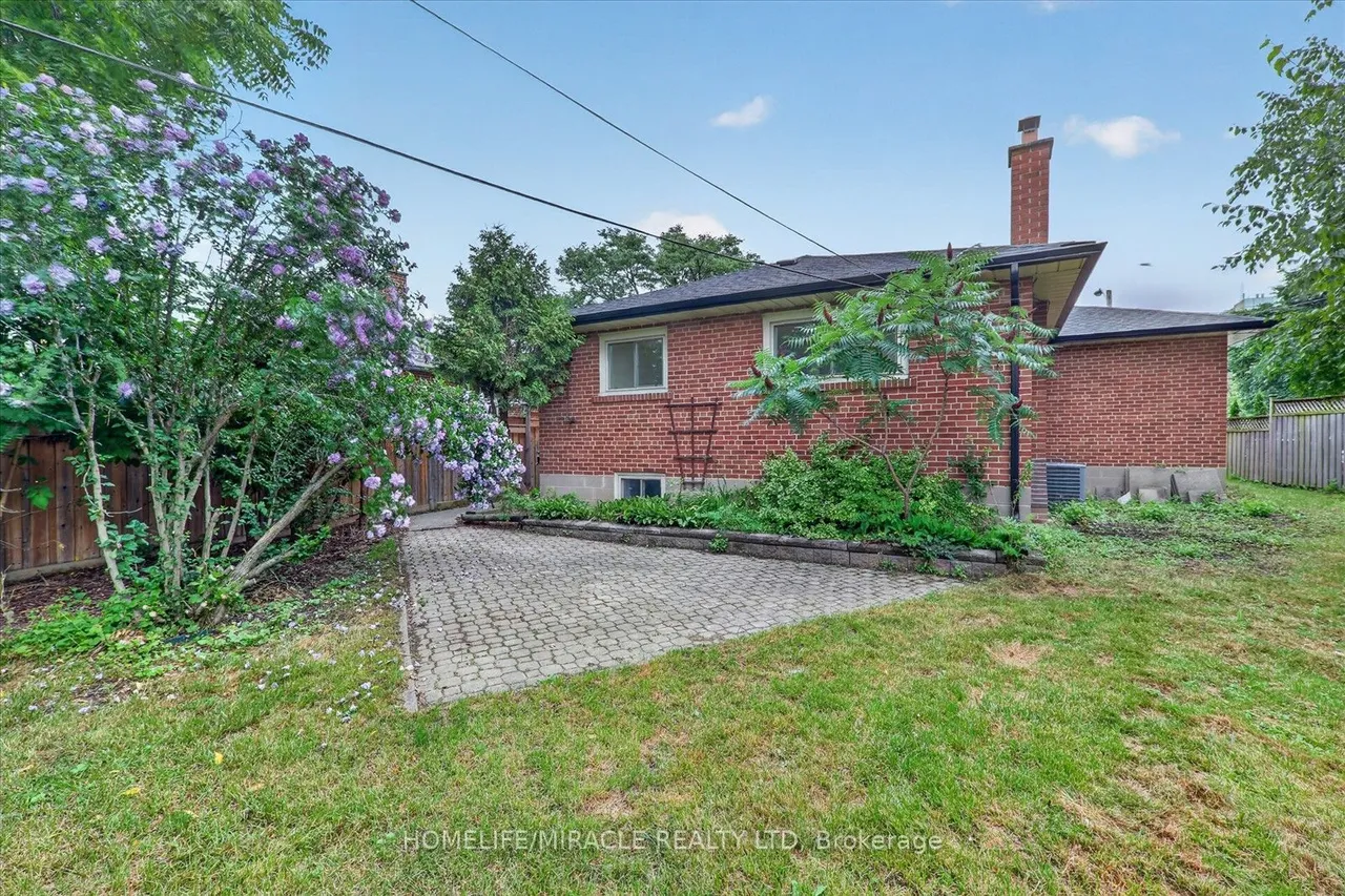 18 Elderfield Crescent — photo 45