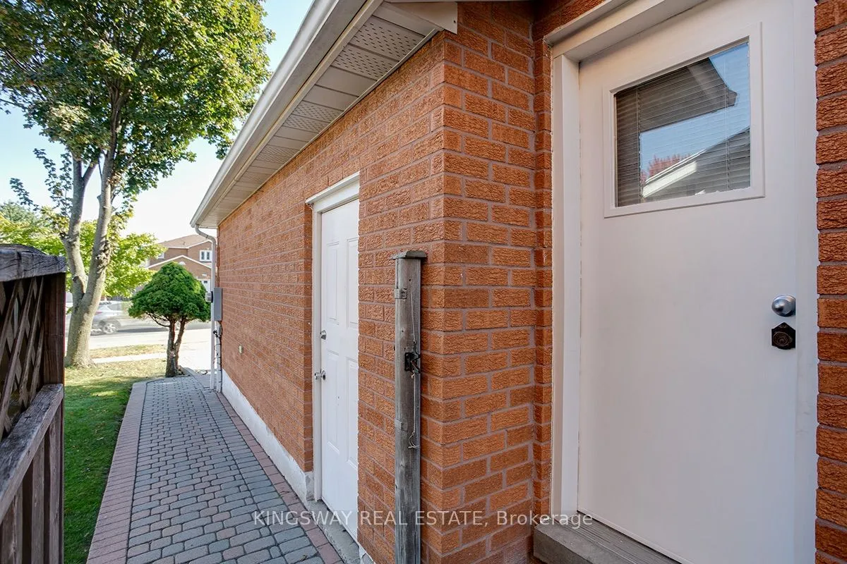 407 Glenashton Drive — photo 24