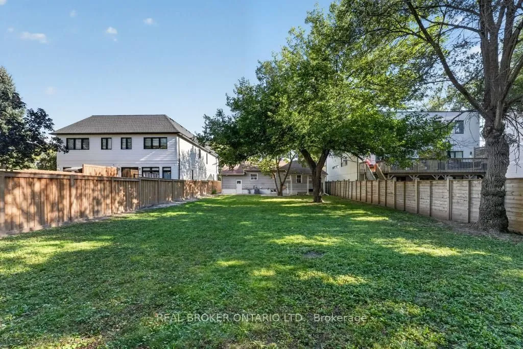 1024 Roosevelt Road — photo 35