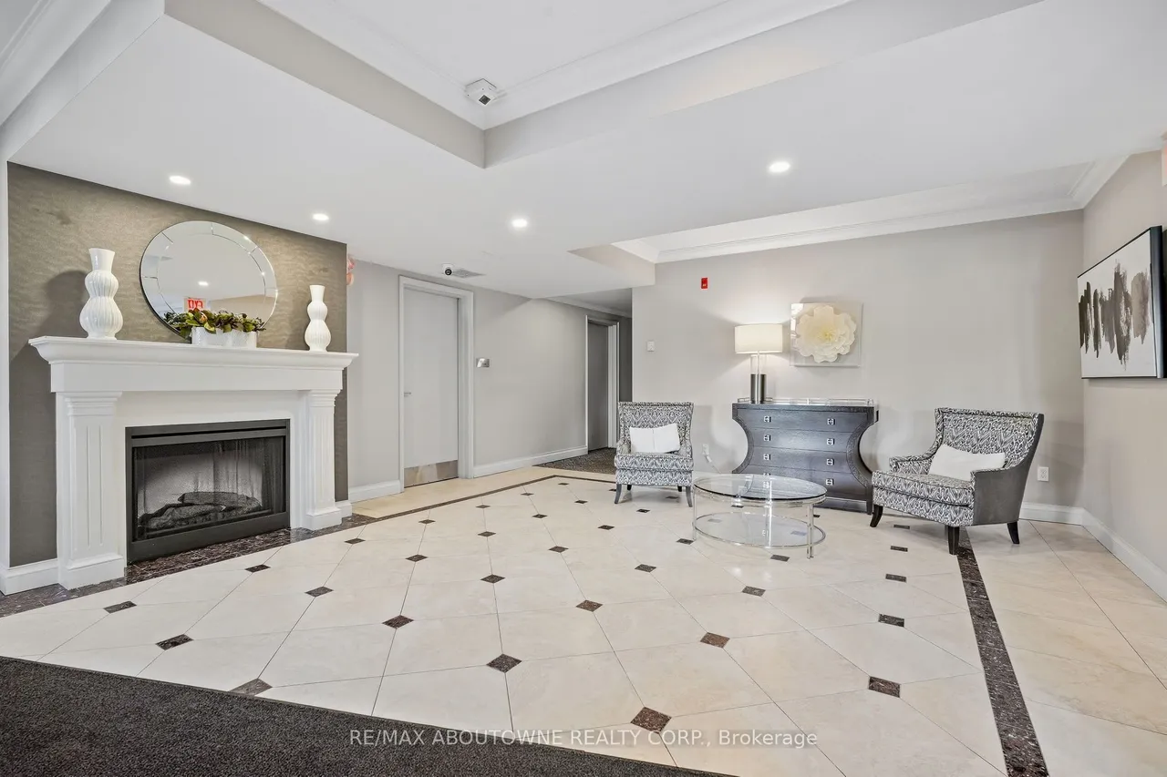 390 Upper Middle Road, Unit 301 — photo 3