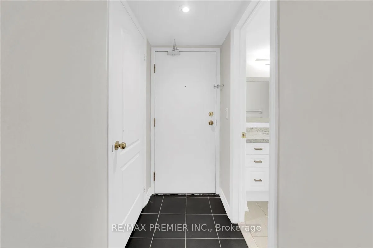 141 Isaac Devins Boulevard, Unit 8 — photo 3
