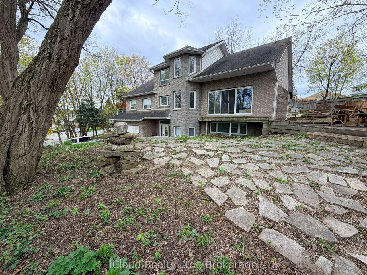 176 Wyndham Street — photo 3