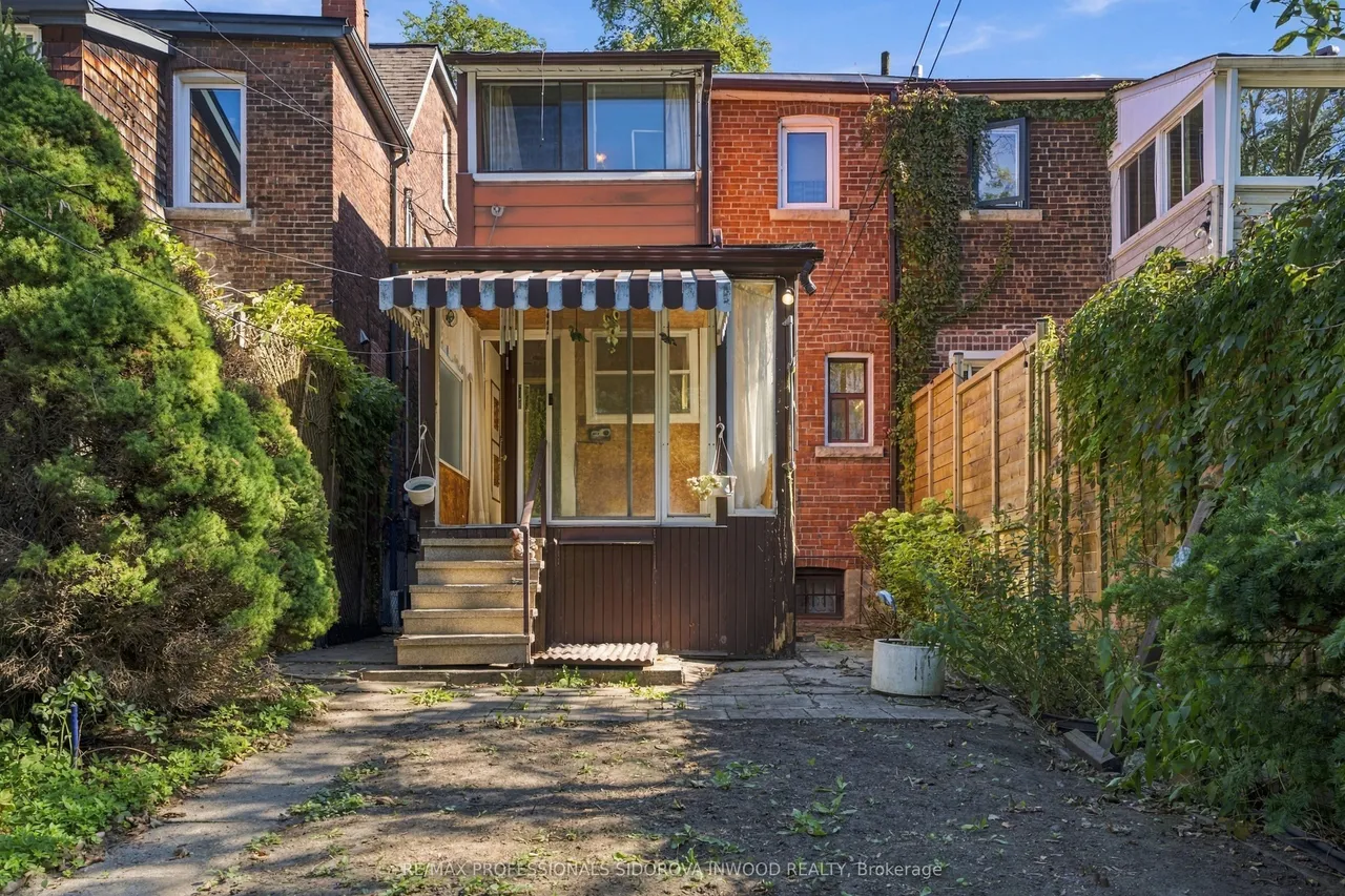 172 Quebec Avenue — photo 26