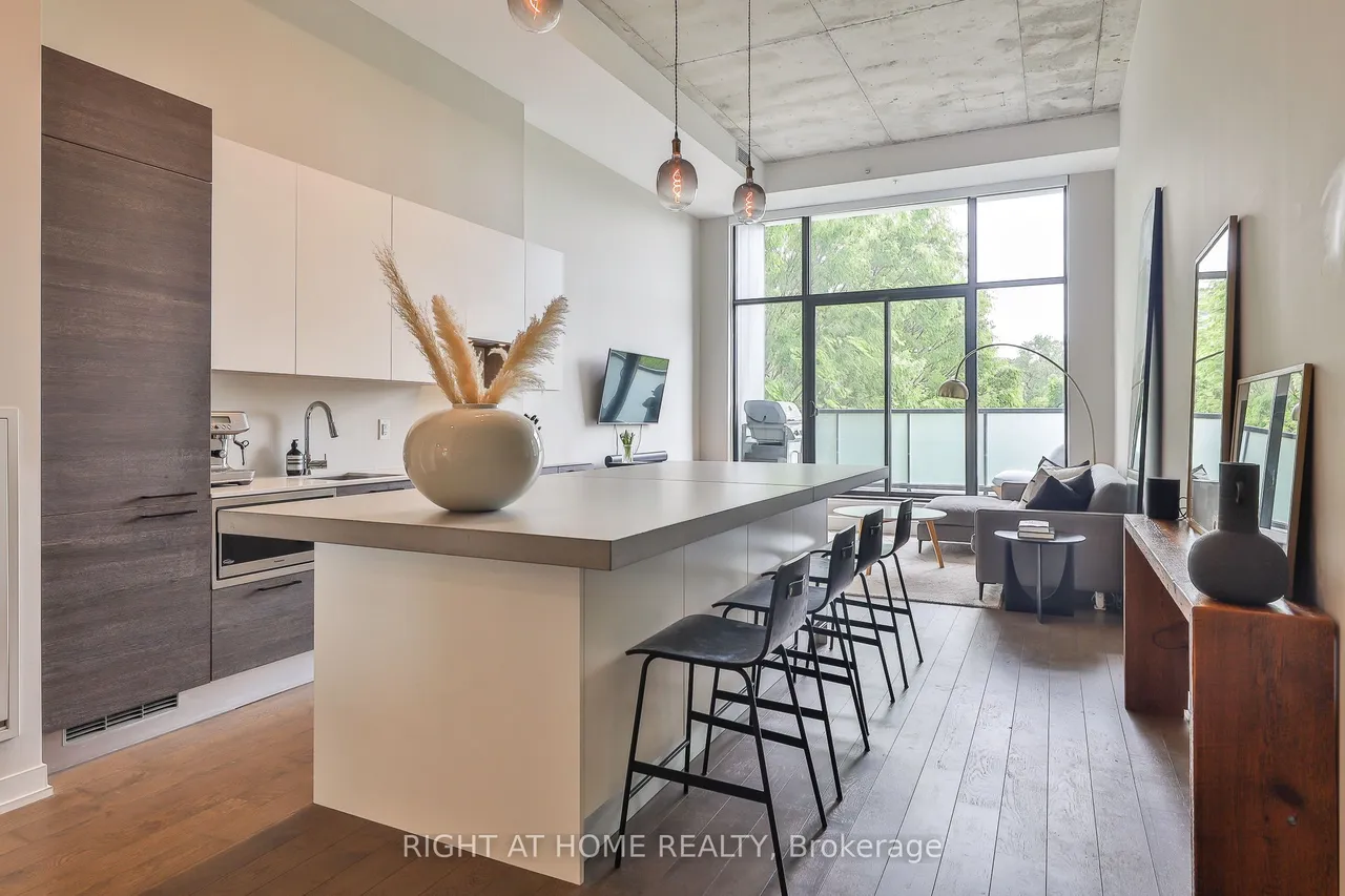 530 Indian Grove, Unit 303 — photo 3