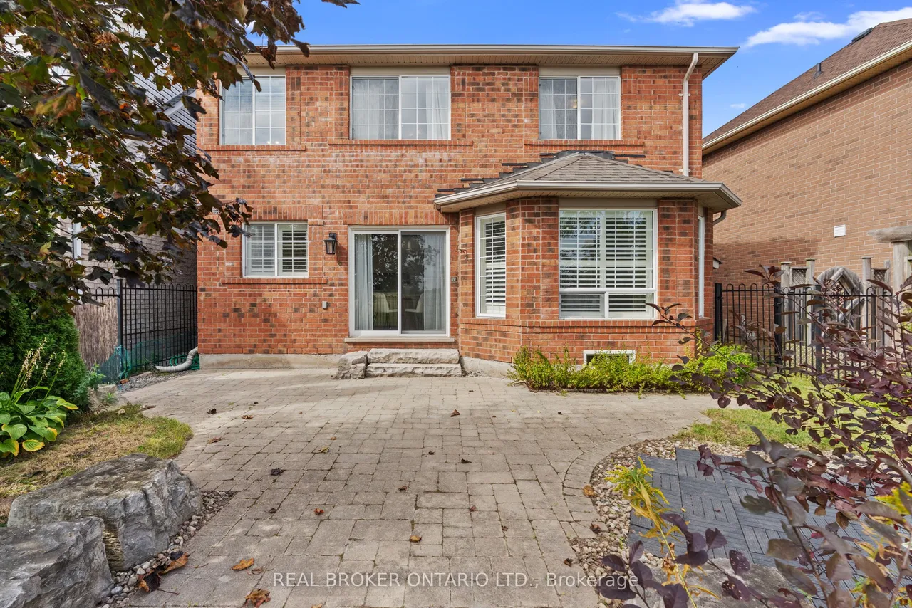 2349 Falkland Crescent — photo 4