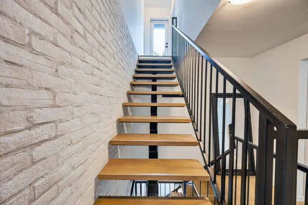 50 Bartlett Avenue, Unit 7 — photo 2