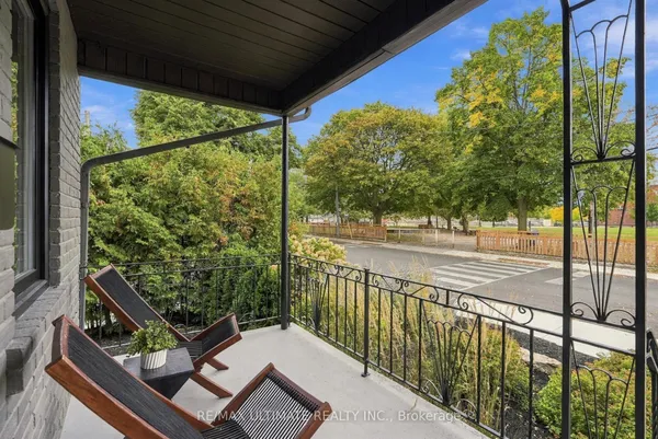 90 Rowntree Avenue — photo 2