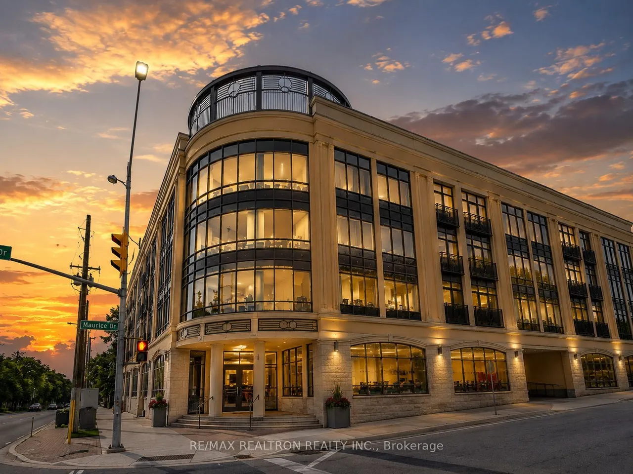205 Lakeshore Road W, Unit 201